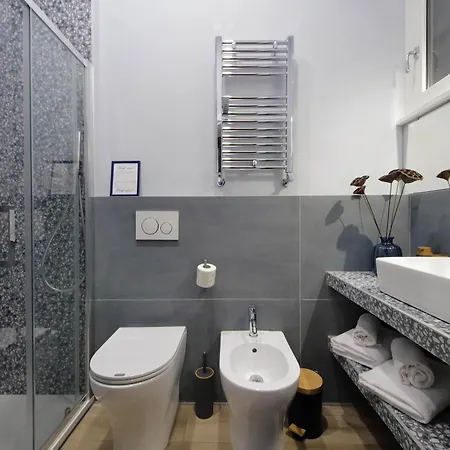 Ych- Urban Style Flat Near San Giovanni *
