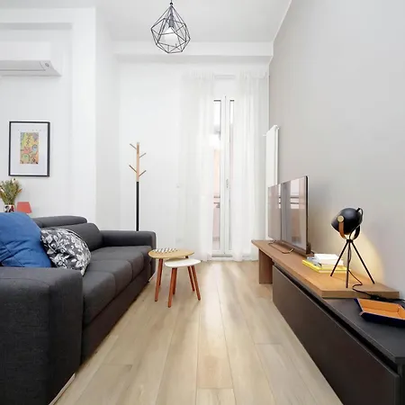 Ych- Urban Style Flat Near San Giovanni * Рим