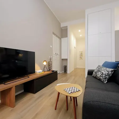 Апартаменты Ych- Urban Style Flat Near San Giovanni Рим