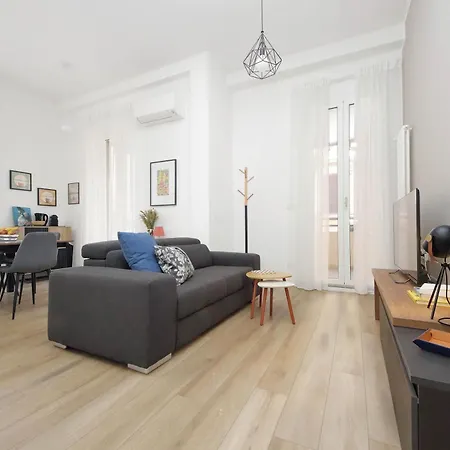 Ych- Urban Style Flat Near San Giovanni *