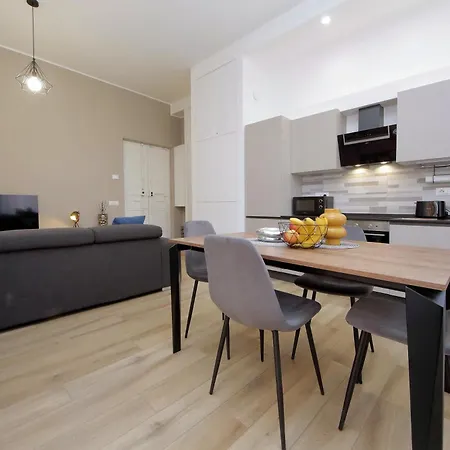 Ych- Urban Style Flat Near San Giovanni * Рим