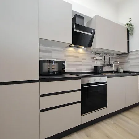 Ych- Urban Style Flat Near San Giovanni *