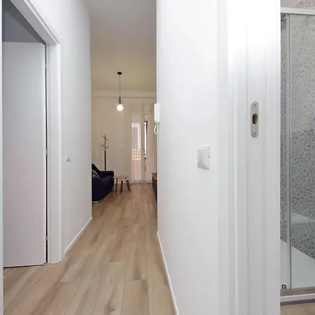 Ych- Urban Style Flat Near San Giovanni Апартаменты Рим