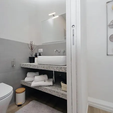 Апартаменты Ych- Urban Style Flat Near San Giovanni *
