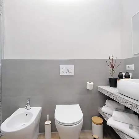 Ych- Urban Style Flat Near San Giovanni Рим